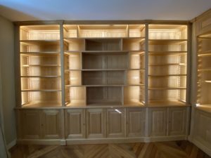 Aménagement d’une pièce dédiée à la lecture et au télétravail