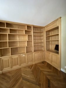 Aménagement d’une pièce dédiée à la lecture et au télétravail