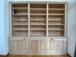 Bibliothèque sur mesure de style Directoire aux fines moulurations