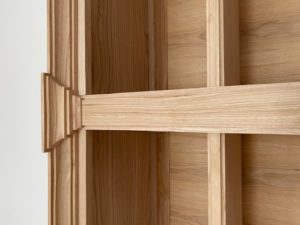 Bibliothèque sur mesure de style Directoire aux fines moulurations