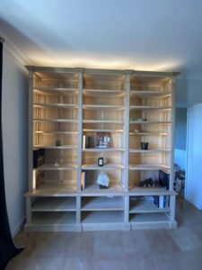 Bibliothèques dénommées Bibus en bois naturel sur mesure