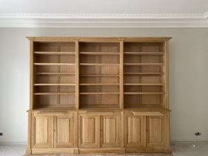 Bibliothèque Louis XVI en bois naturel