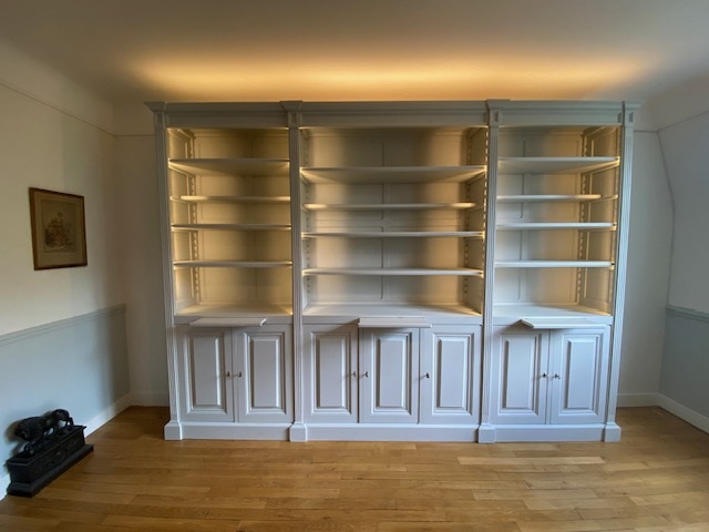 bibliothèque de style Louis XVI