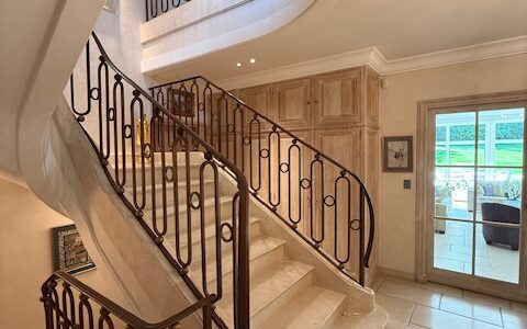 Double dressings sur chaque palier d’une somptueuse propriété