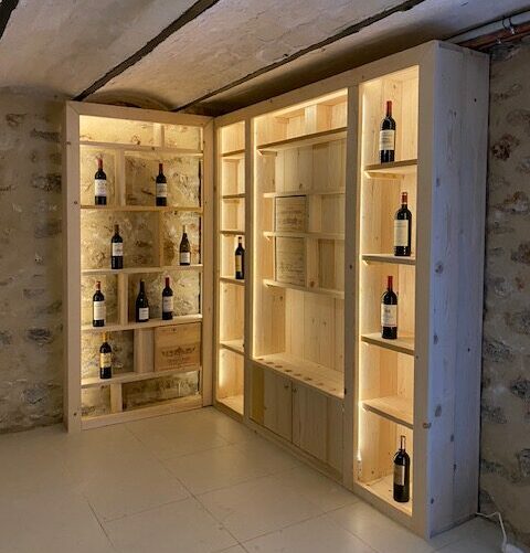 cave à vins, bar de dégustation et billard pour les amateurs de grands crus