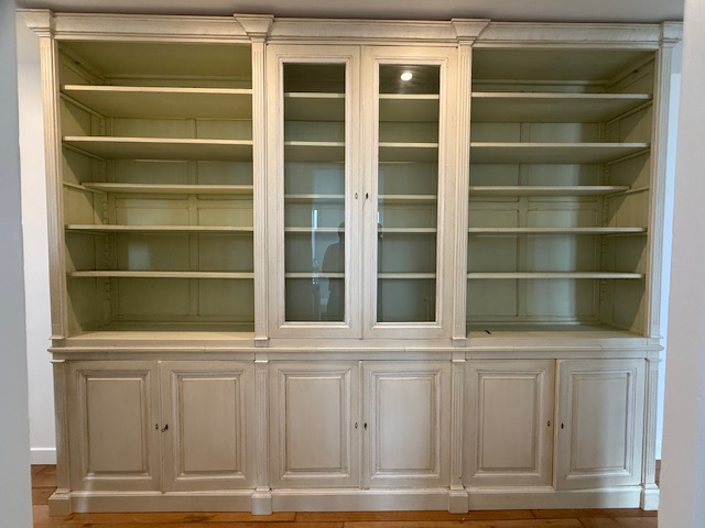 Bibliothèque - vitrine en monocorps pour la décoration d’intérieur d’une entrée