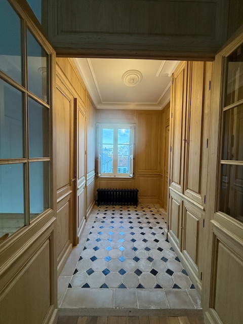 Entrée complète sur mesure mûrement réfléchie