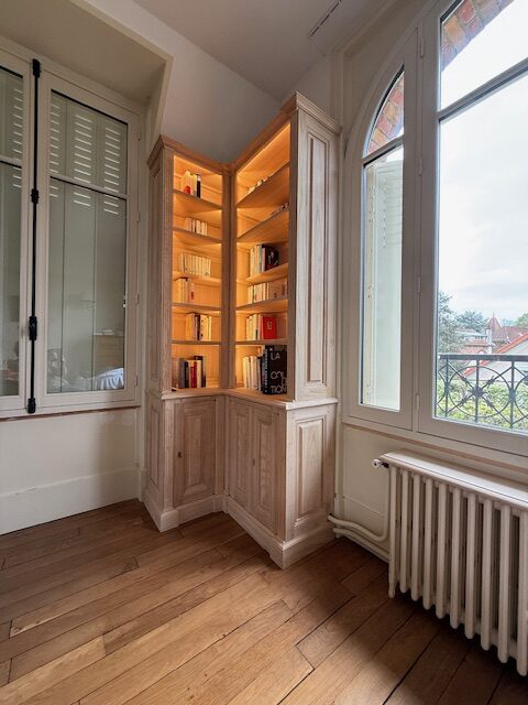 Réalisation d’une paire de bibliothèques d’angle sur-mesure